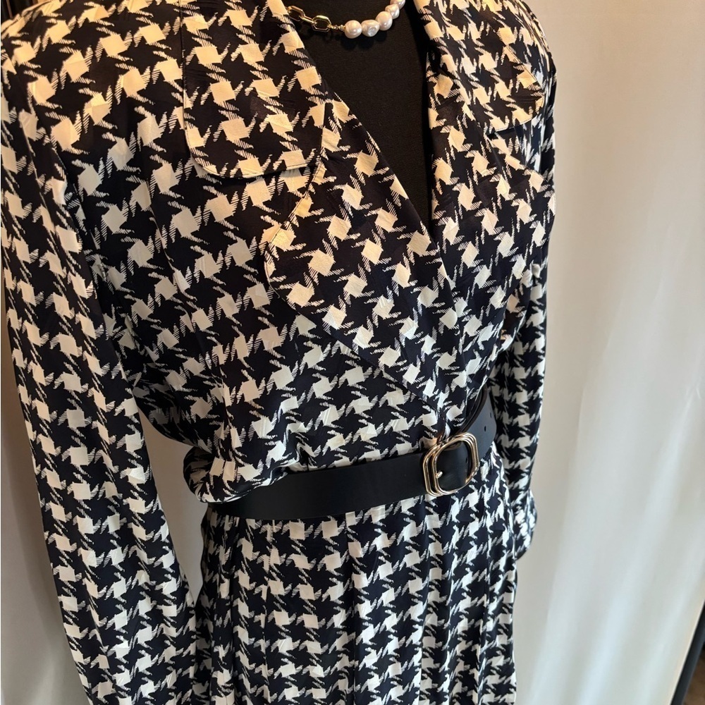 Vintage Black and White A-Line Wrap Dress with Cuffed Sleeves - Picture 7 of 8